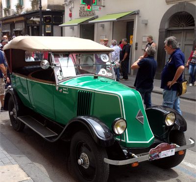 Classic cars in Sorrento