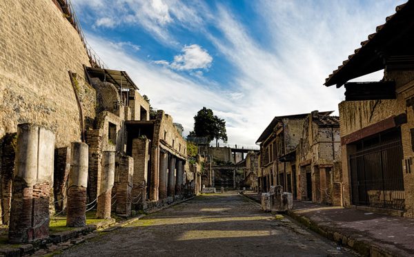 Pompeii and Herculaneum tour with lunch